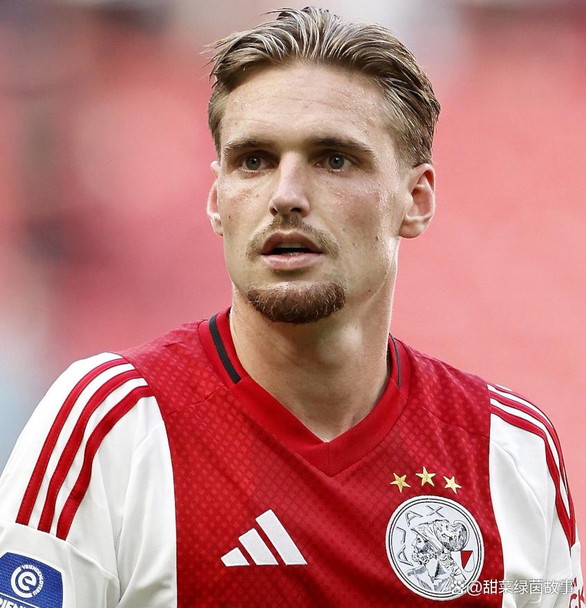 包含国际比赛日荷甲传出新动向，马赛调整名单，管理层表态：信心回归，资深球员宣示担当的词条